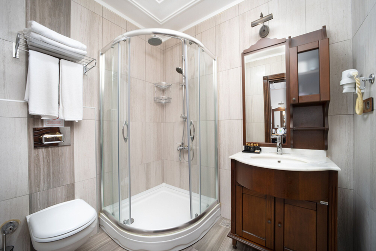 Bathroom 5, Bender Hotel, Fatih