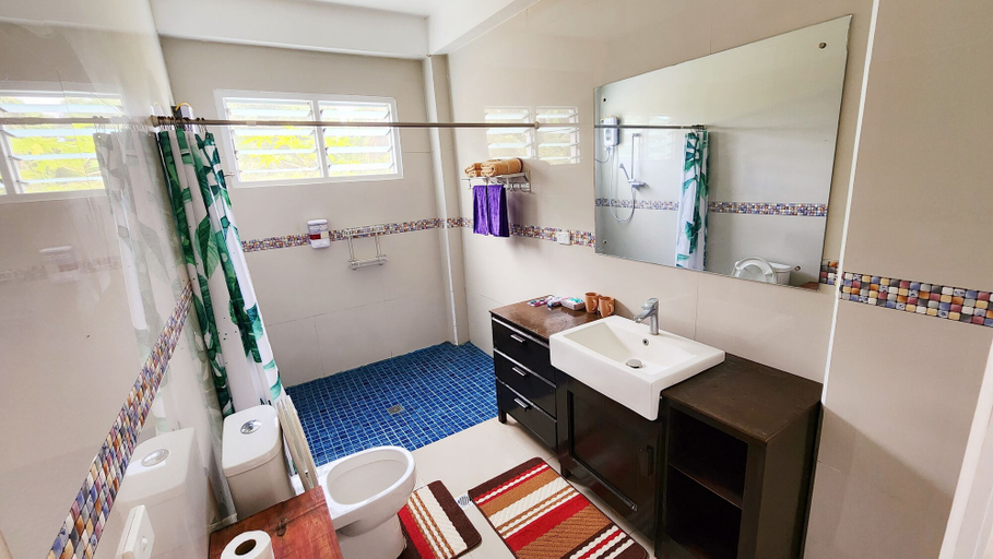 Bathroom 4, Ocean Heart Hotel, Nadroga/Navosa