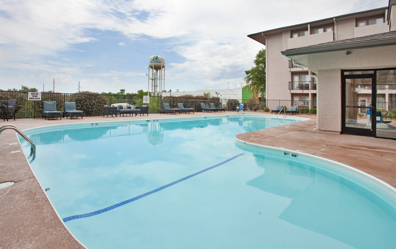 Holiday Inn Express & Suites Branson 76 Central, Taney
