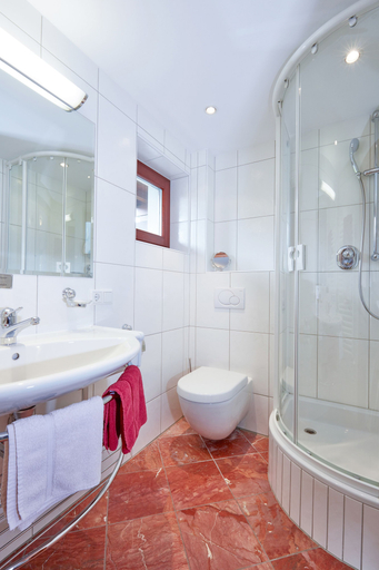Bathroom 5, Hotel Hubertus, Kitzbühel