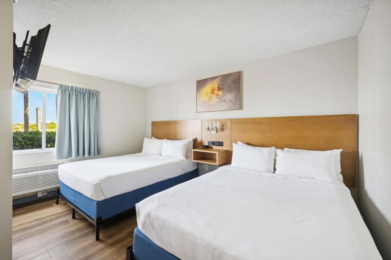 Bedroom 3, Sugar Sands Beachfront Hotel, a By The Sea Resort, Bay