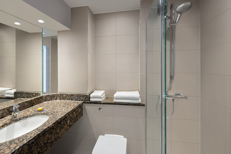Bathroom 3, Delta Hotels by Marriott Bristol City Centre, Bristol