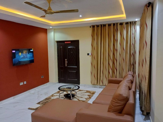 Interior 5, 3 Bed Deluxe Apartment - Wifi, Parking, Aircon, Accra