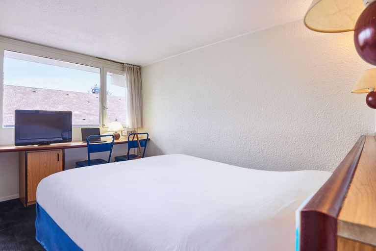 Bedroom 2, Kyriad Direct Le Bourget - Gonesse, Val-d'Oise