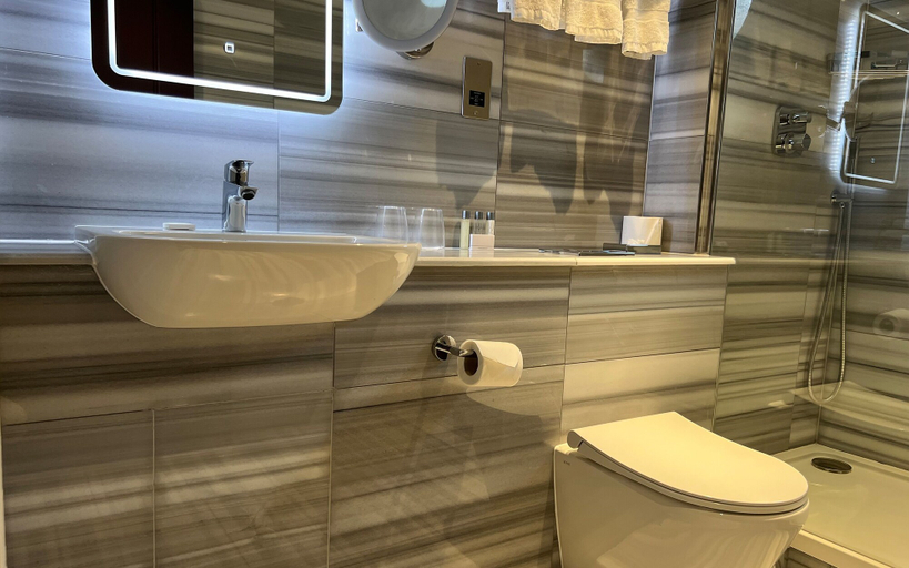 Bathroom 3, Warren House, London