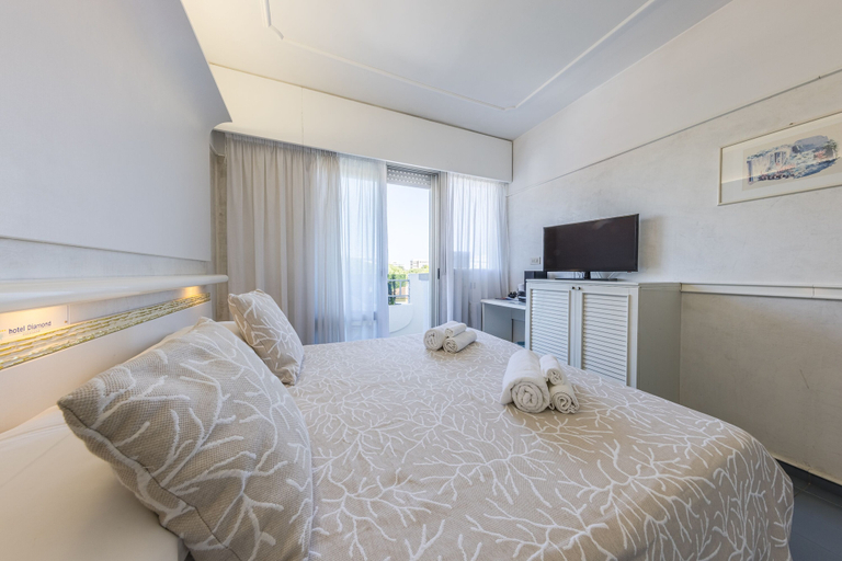 Bedroom 3, Hotel Diamond, Rimini