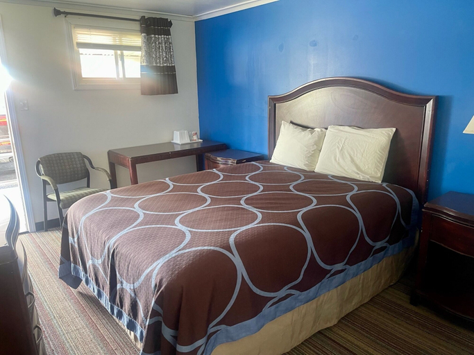 Bedroom 2, Rodeway Inn Flora, Clay