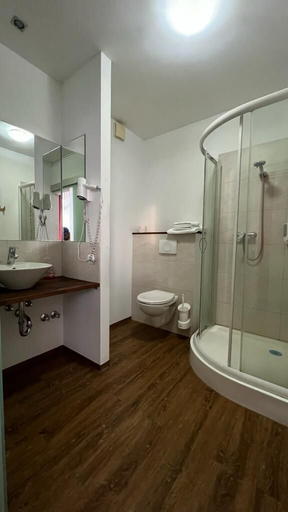 Bathroom 5, Hotel Gifhorn INN, Gifhorn