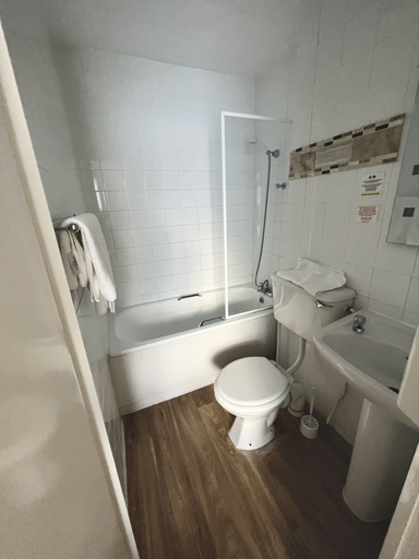 Bathroom 5, Eastbourne Riviera Hotel, East Sussex