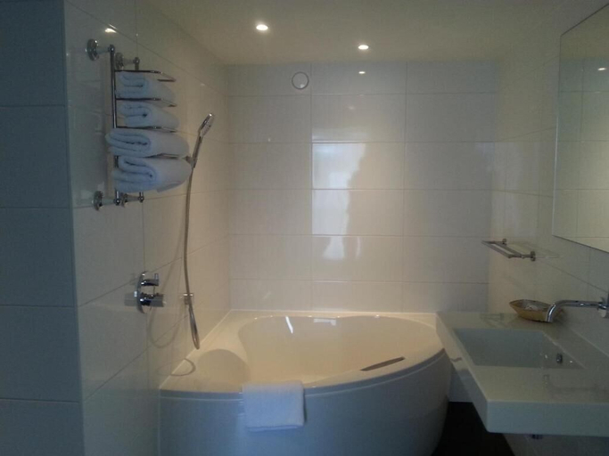 Bathroom 4, Hotel Medemblik, Medemblik