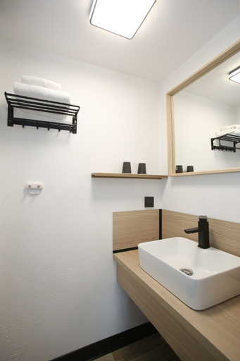 Bathroom 3, Enzo Hotels Chartres Mainvilliers, Eure-et-Loir