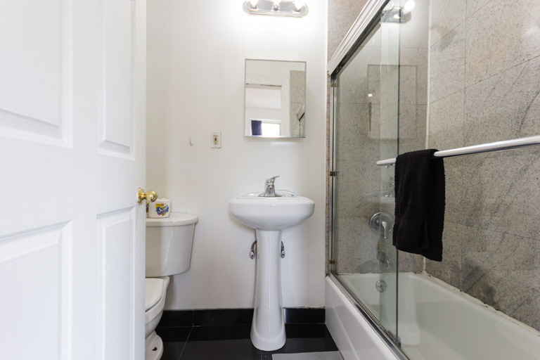Bathroom 3, JGSTAY - Koreatown, New York