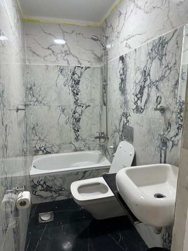 Bathroom 4, Palace Court, Qasr an-Nil