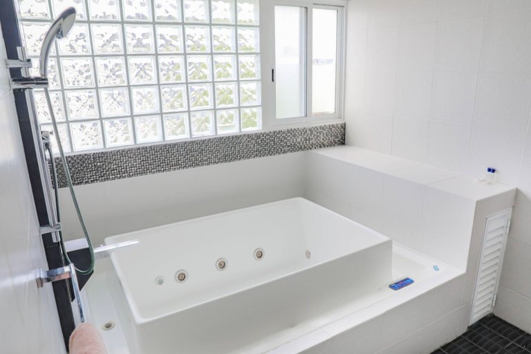 Bathroom 4, Hotel Colonial Playa del Carmen, Cozumel