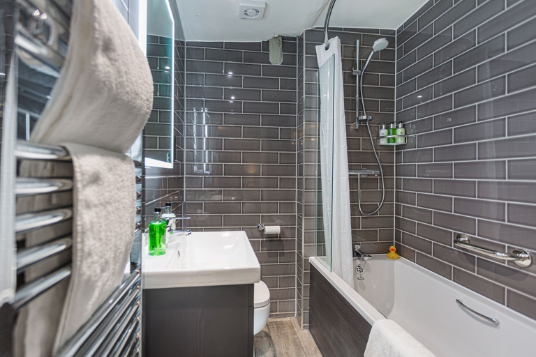 Bathroom 3, The George Hotel, Amesbury, Wiltshire, Wiltshire