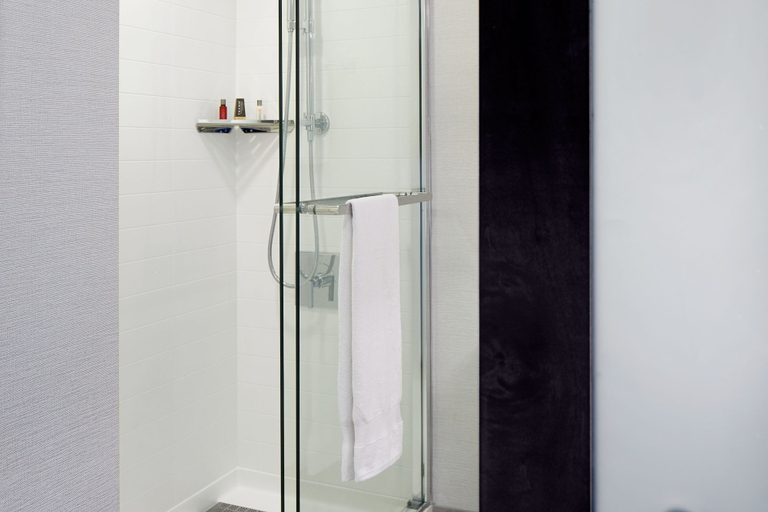 Bathroom 4, Marriott Cincinnati North, Butler