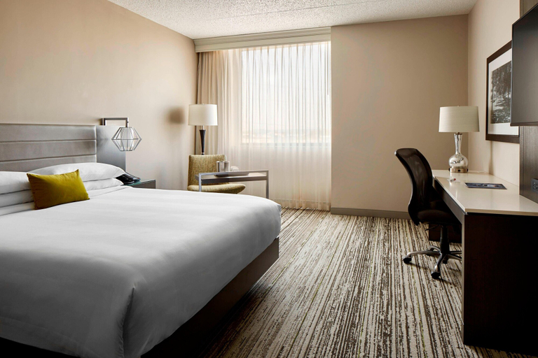 Bedroom 3, Marriott Cincinnati North, Butler