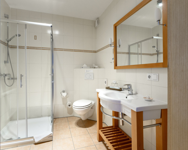 Bathroom 5, Arlau - Schleuse, Nordfriesland