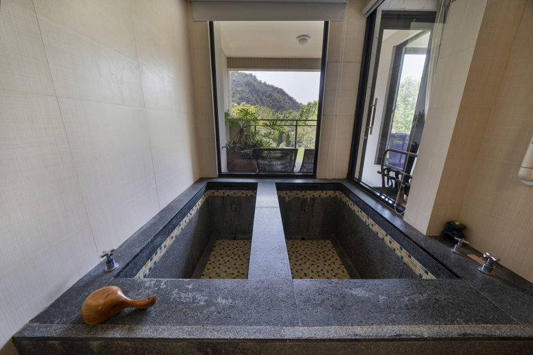 Bathroom 3, Tai Yi Red Maple Resort, Nantou