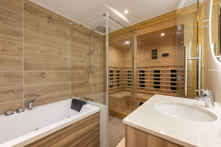 Bathroom 4, Center Parcs De Huttenheugte, Coevorden