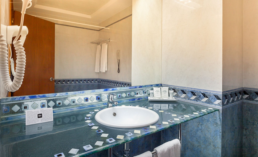 Bathroom, Hotel RH Vinaròs Playa By Hoteles RH, Castellón