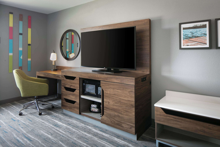 Bedroom 3, Hampton Inn & Suites Grafton, Ozaukee