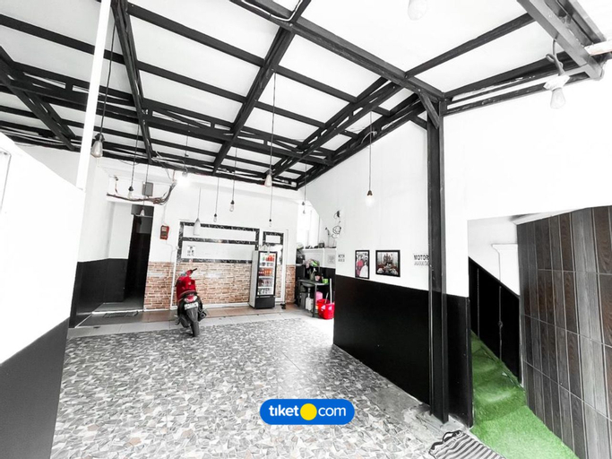 Public Area 19