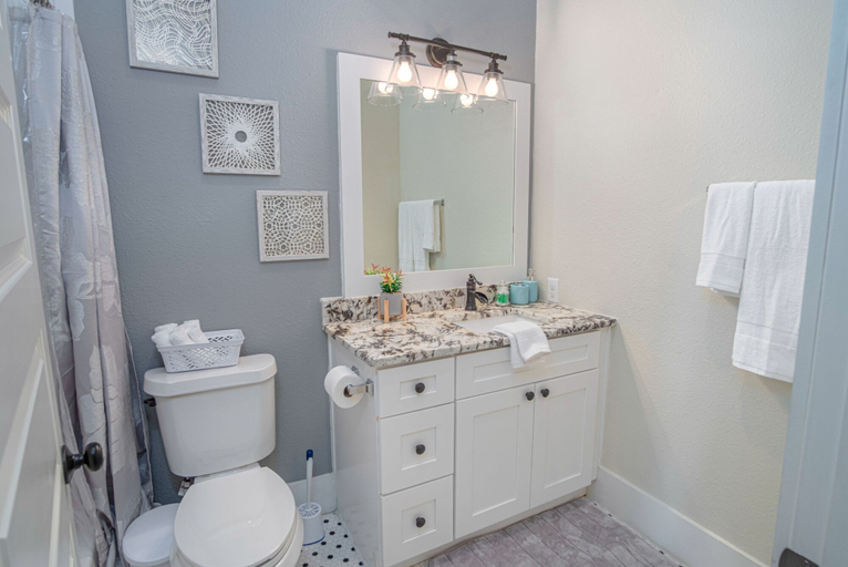 Bathroom 4, Incredible New 3br/2ba Near Downtown, Bexar
