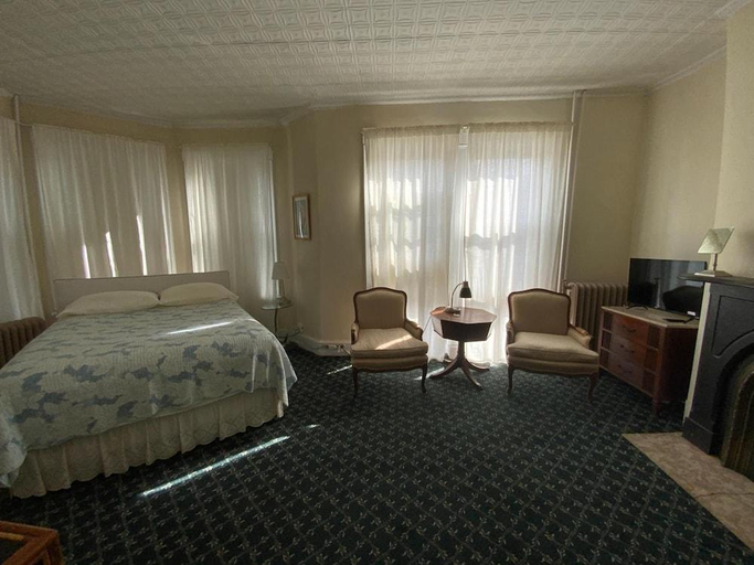 Others 3, Fort Pl B&B, New York