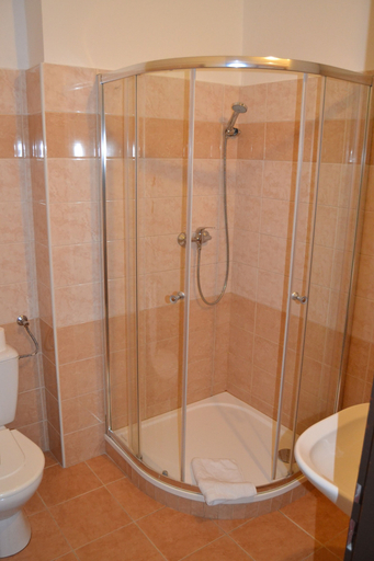 Bathroom 4, Hotel Bohemians, Praha 5