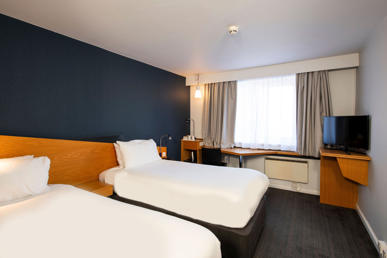 Bedroom 3, Holiday Inn Express PERTH by IHG, Perthshire and Kinross