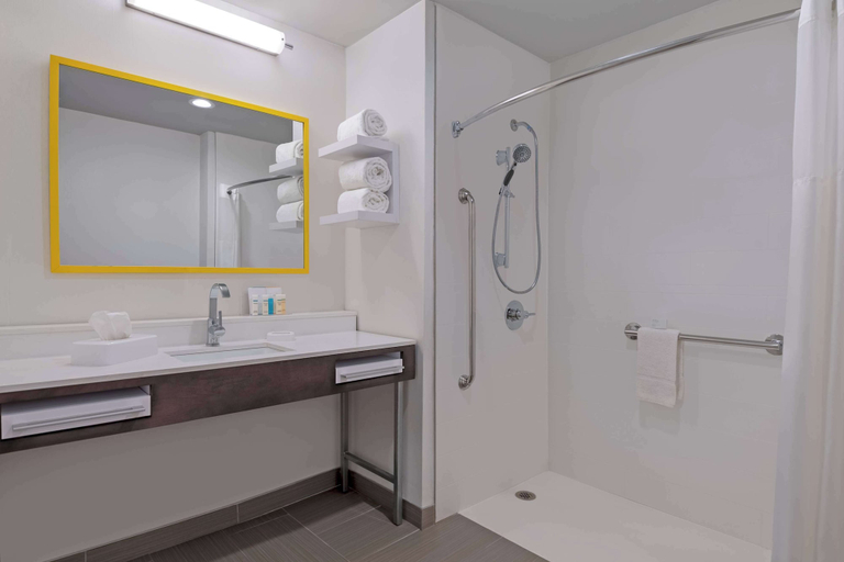 Bathroom 4, Hampton Inn & Suites Stamford, Fairfield