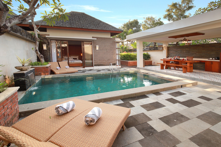 Swimming Pool 25