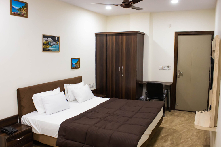 Bedroom 2, Kiwi Inn Hotel, Indore