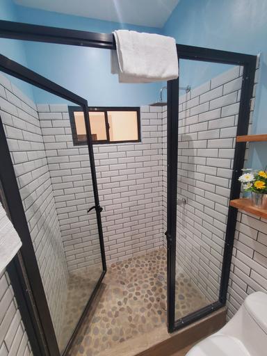 Bathroom 3, Hotel EL Viajero, Tamanique