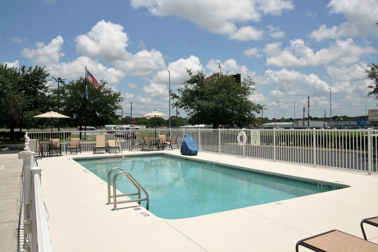 Sport & Beauty 3, Holiday Inn Express & Suites BROOKSVILLE WEST by IHG, Hernando