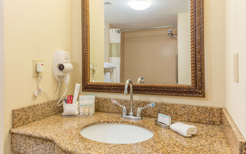 Bathroom 4, Hampton Inn by Hilton Queretaro Tecnologico, Querétaro