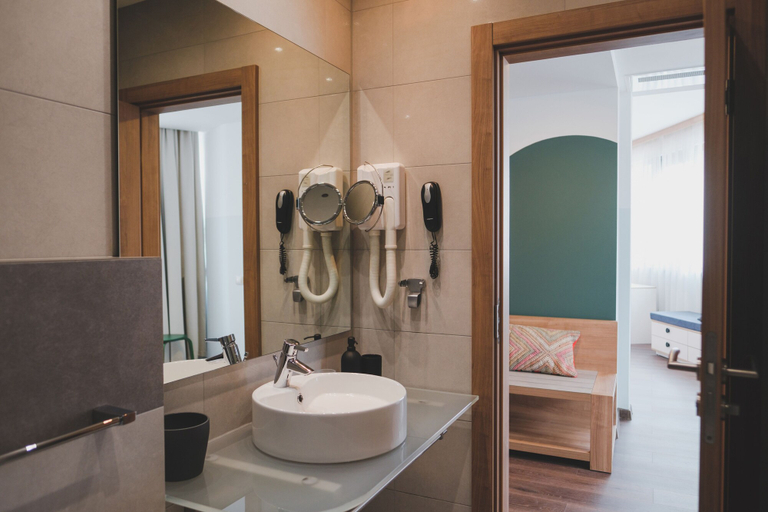 Bathroom 5, WorkNomads LAB Hotel-Coliving & Coworking, Stolichna