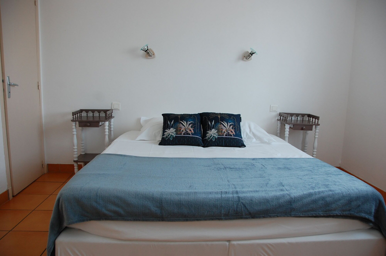Bedroom 2, Le Pont de la Loire, Saône-et-Loire