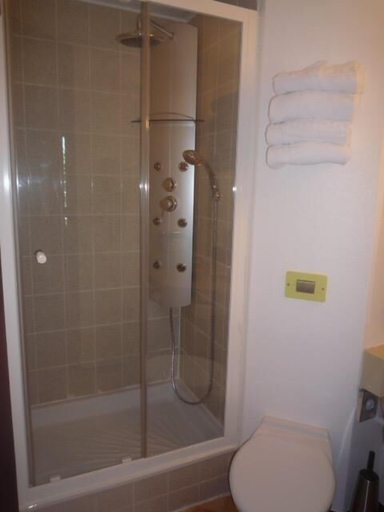 Bathroom 4, KYRIAD MONTLUCON - Saint Victor, Allier