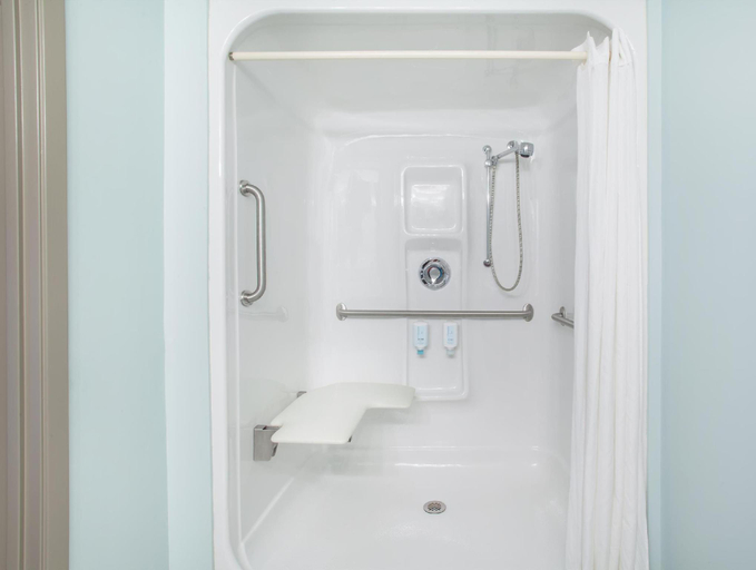Bathroom 4, Super 8 by Wyndham Truro NS, Colchester