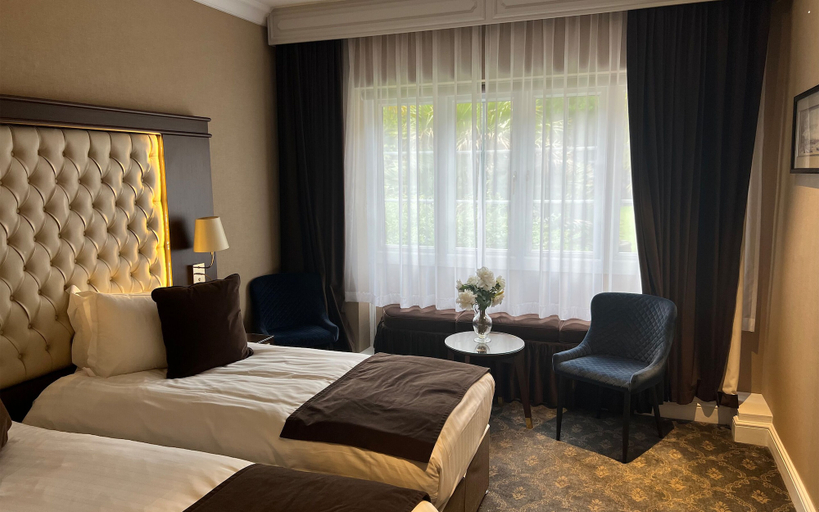 Bedroom 2, Warren House, London