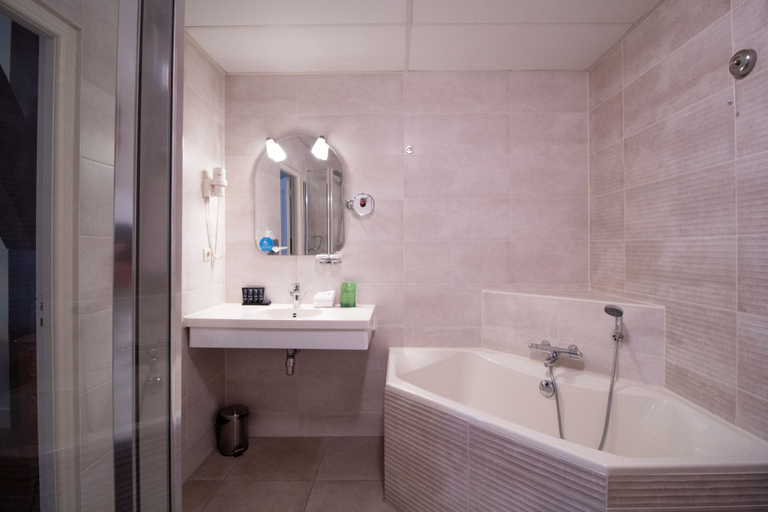 Bathroom 3, Grand Hotel en Résidence De Draak, Bergen op Zoom
