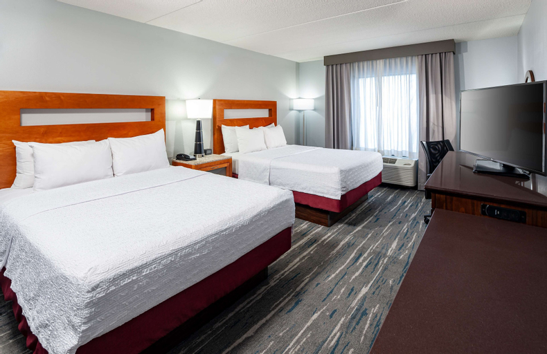 Bedroom 3, Hampton Inn & Suites St. Louis at Forest Park, Saint Louis