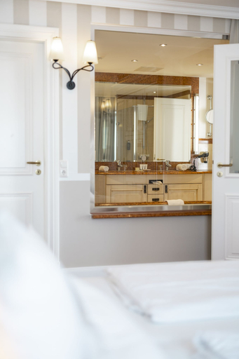 Bedroom 3, Hotel IV Jahreszeiten Kühlungsborn, Rostock