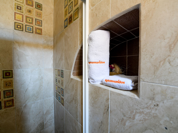 Bathroom 4, Posada Las Reynas by Rotamundos, San Luis de la Paz