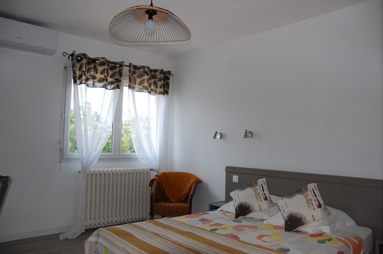 Bedroom 3, Le Pont de la Loire, Saône-et-Loire