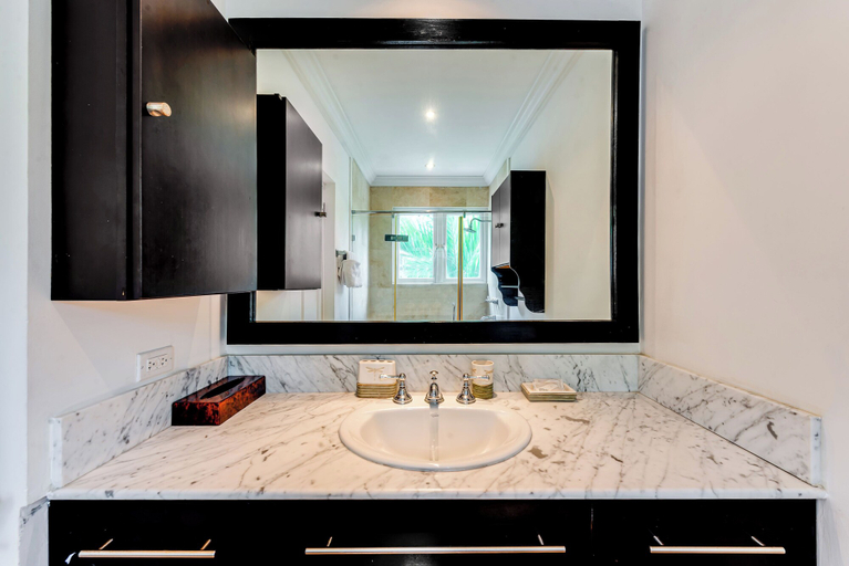 Bathroom 4, The Palms Resort