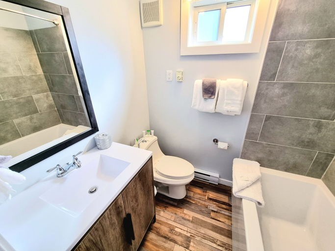 Bathroom 3, The Orchard at Oliver, Okanagan-Similkameen