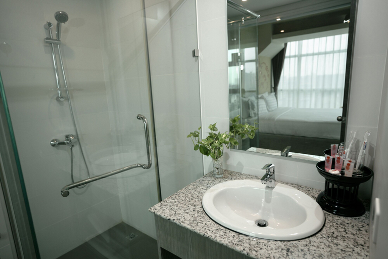 Bathroom 3, The Rangoon Hotel, Yangon